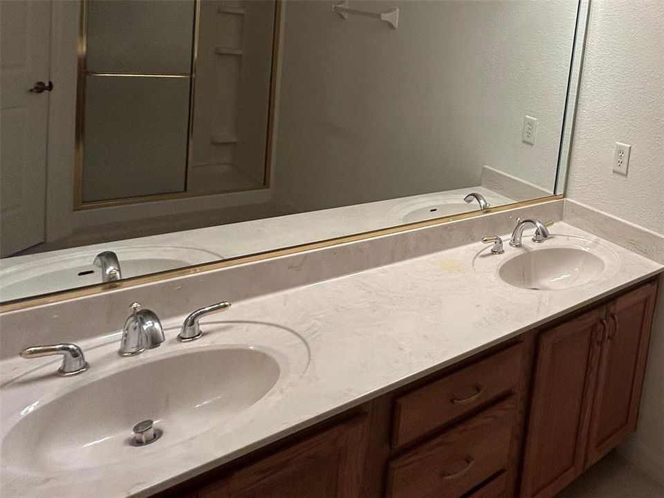 For Sale: $299,000 (3 beds, 2 baths, 2024 Square Feet)