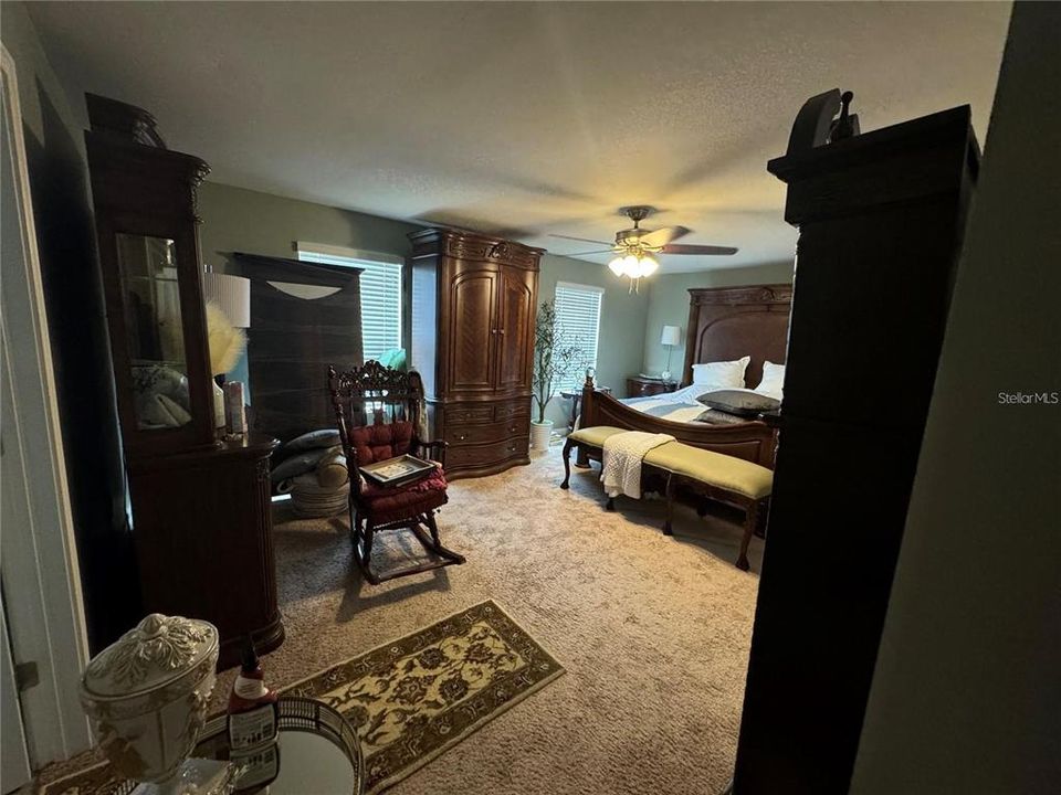 待售: $450,000 (4 贝兹, 2 浴室, 2490 平方英尺)