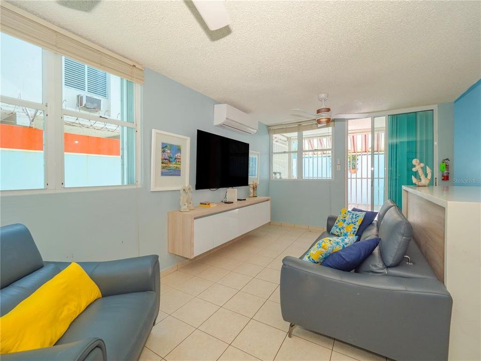 На продажу: $359,000 (2 спален, 1 ванн, 0 Квадратных фут)