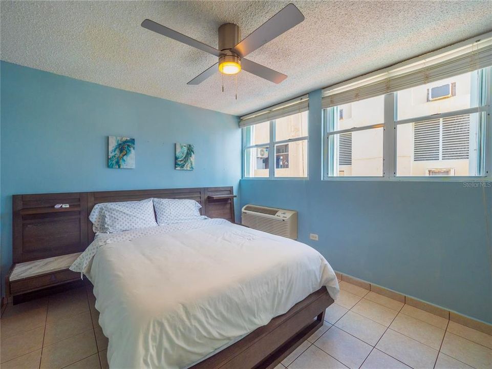 На продажу: $359,000 (2 спален, 1 ванн, 0 Квадратных фут)