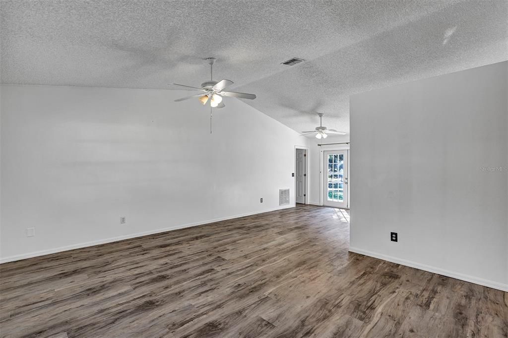 En Venta: $284,500 (3 camas, 1 baños, 1107 Pies cuadrados)