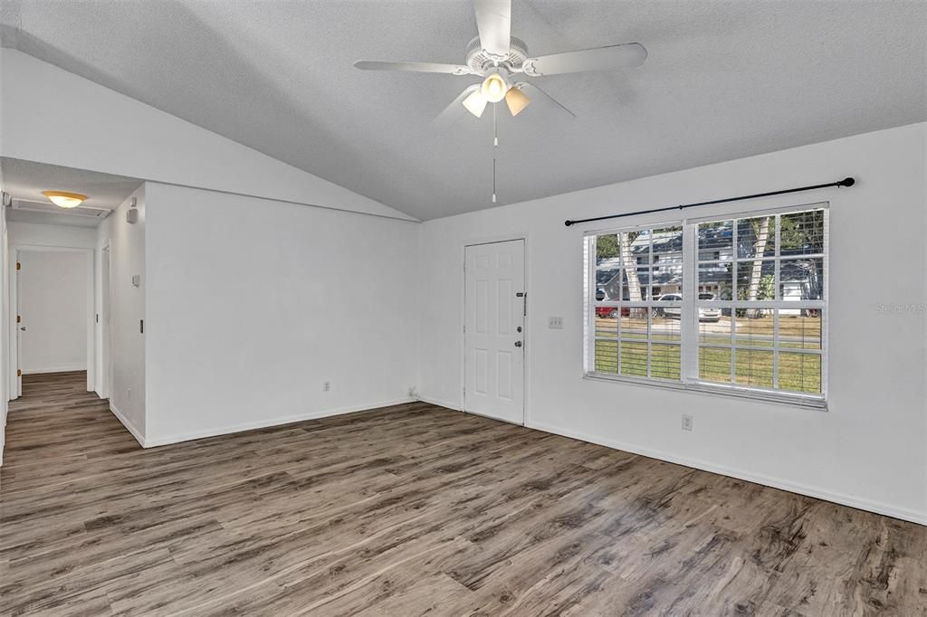 En Venta: $284,500 (3 camas, 1 baños, 1107 Pies cuadrados)