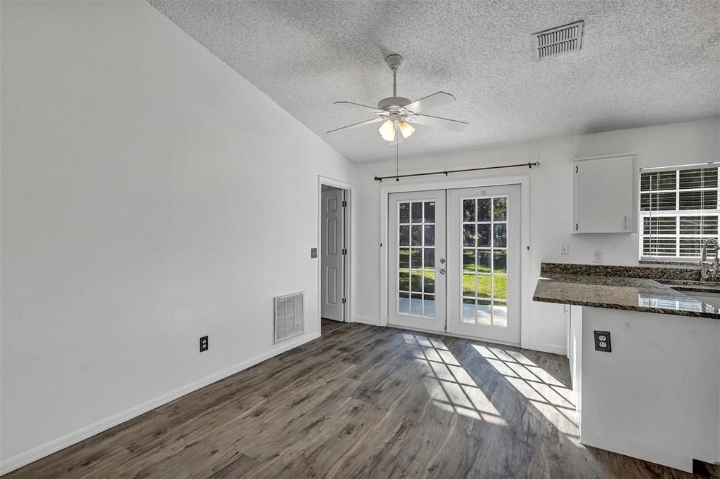 En Venta: $284,500 (3 camas, 1 baños, 1107 Pies cuadrados)