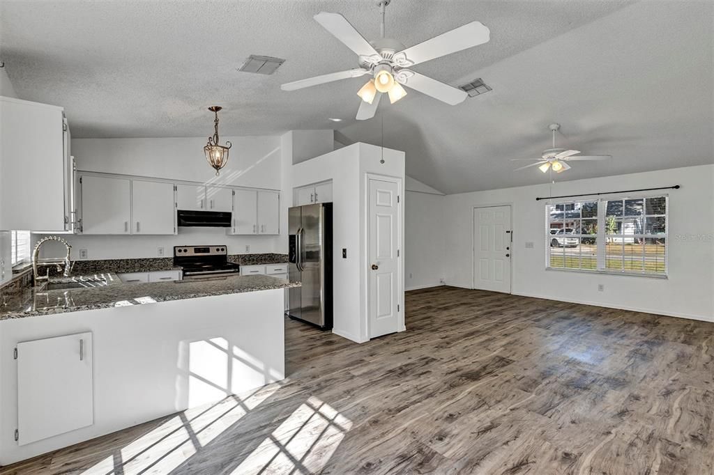 En Venta: $284,500 (3 camas, 1 baños, 1107 Pies cuadrados)