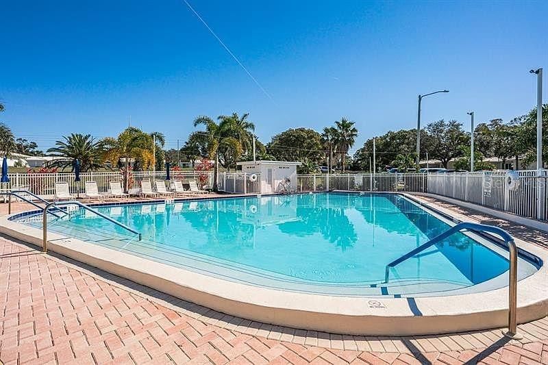 For Sale: $419,900 (2 beds, 2 baths, 1767 Square Feet)