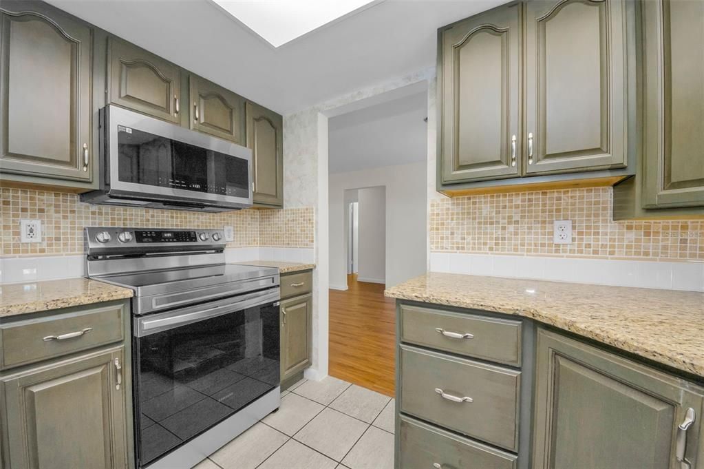 For Sale: $419,900 (2 beds, 2 baths, 1767 Square Feet)