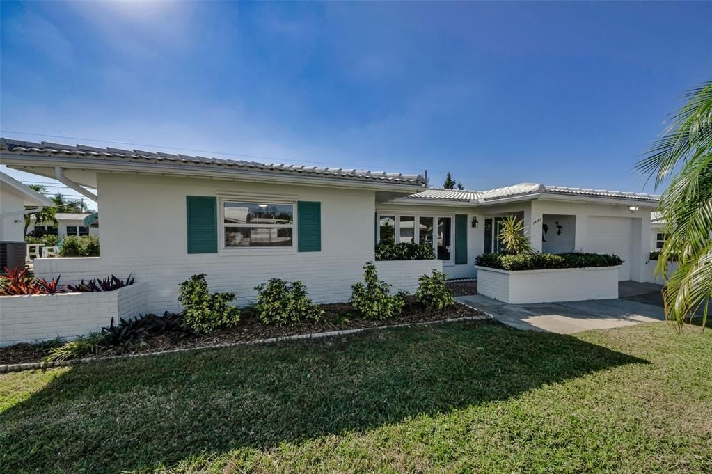 For Sale: $419,900 (2 beds, 2 baths, 1767 Square Feet)