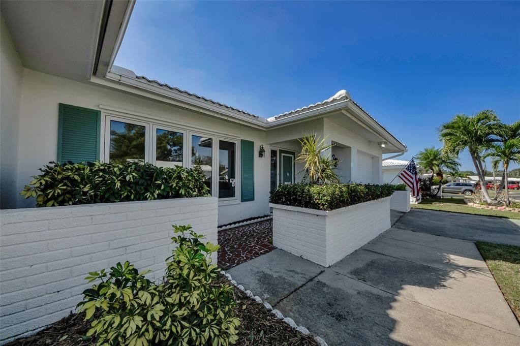 For Sale: $419,900 (2 beds, 2 baths, 1767 Square Feet)