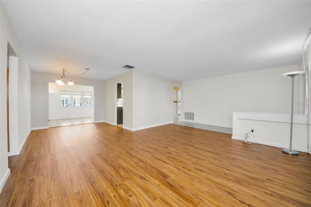 For Sale: $419,900 (2 beds, 2 baths, 1767 Square Feet)