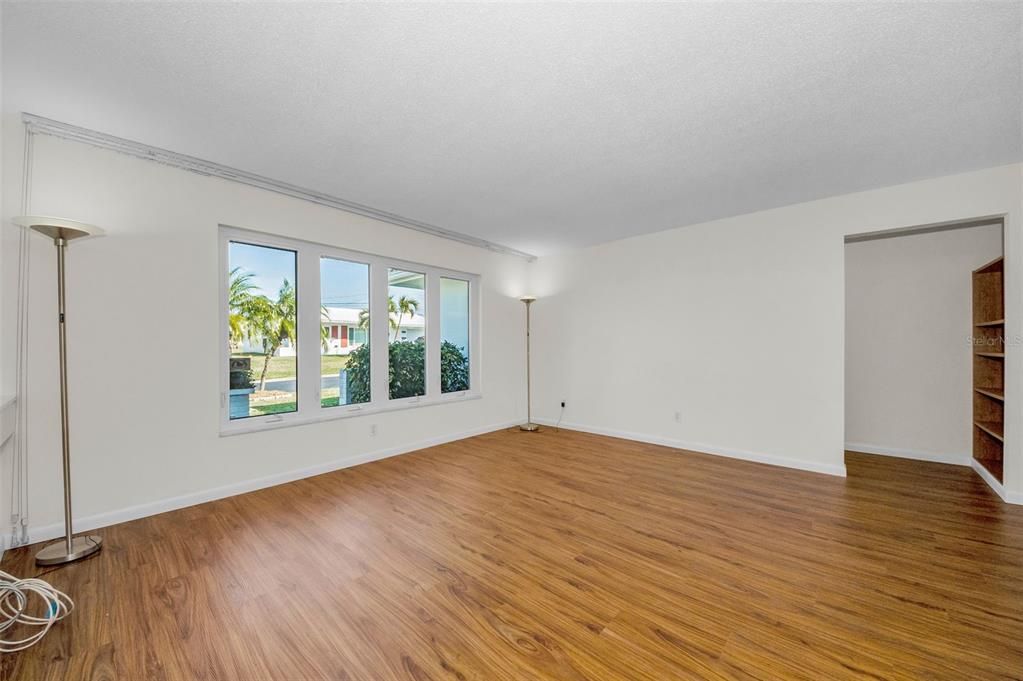 For Sale: $419,900 (2 beds, 2 baths, 1767 Square Feet)