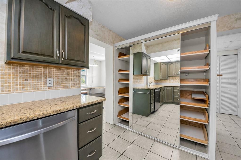 For Sale: $419,900 (2 beds, 2 baths, 1767 Square Feet)