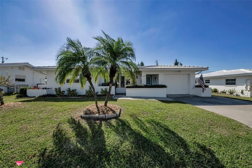 For Sale: $419,900 (2 beds, 2 baths, 1767 Square Feet)