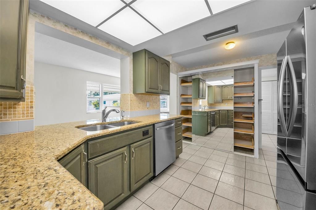 For Sale: $419,900 (2 beds, 2 baths, 1767 Square Feet)