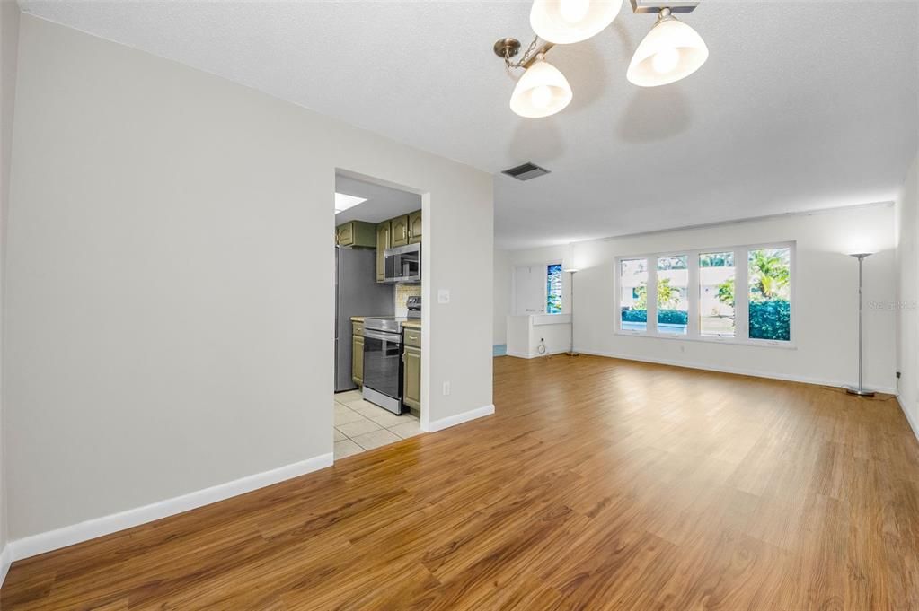 For Sale: $419,900 (2 beds, 2 baths, 1767 Square Feet)