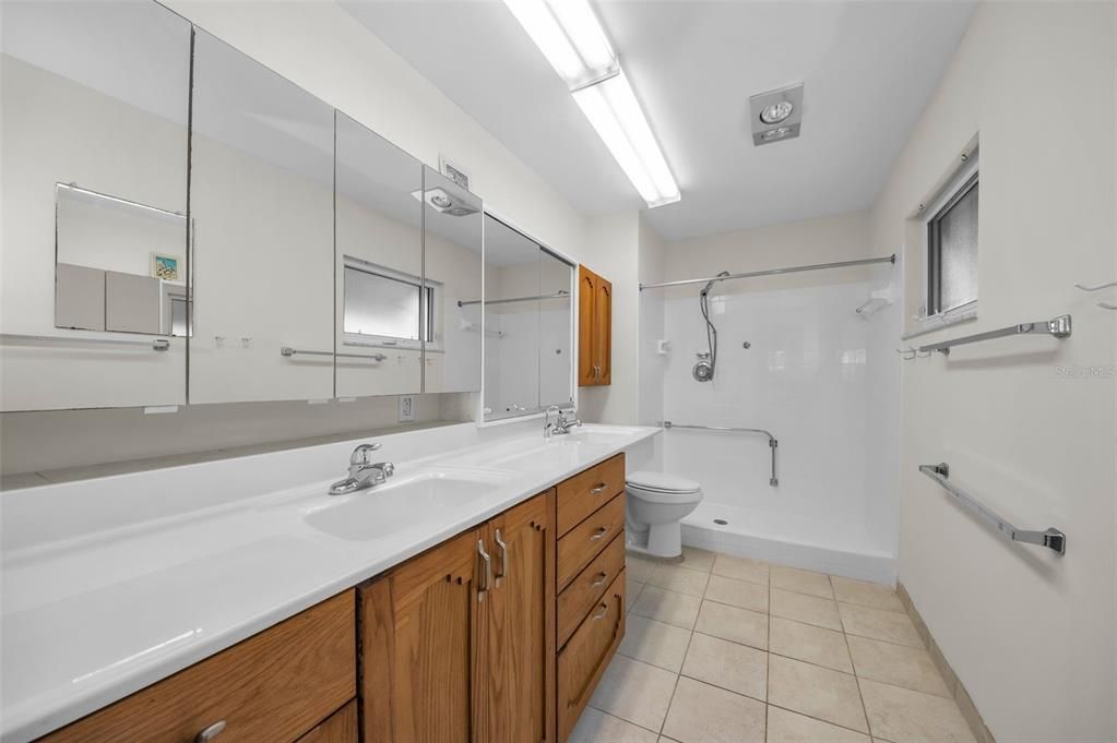 For Sale: $419,900 (2 beds, 2 baths, 1767 Square Feet)