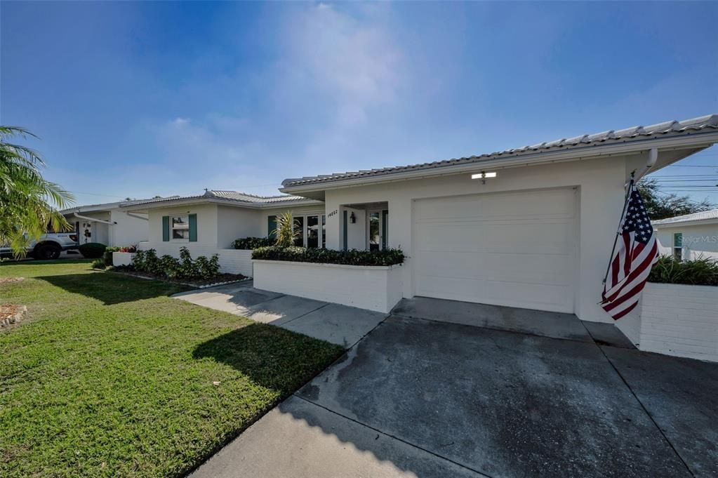 For Sale: $419,900 (2 beds, 2 baths, 1767 Square Feet)