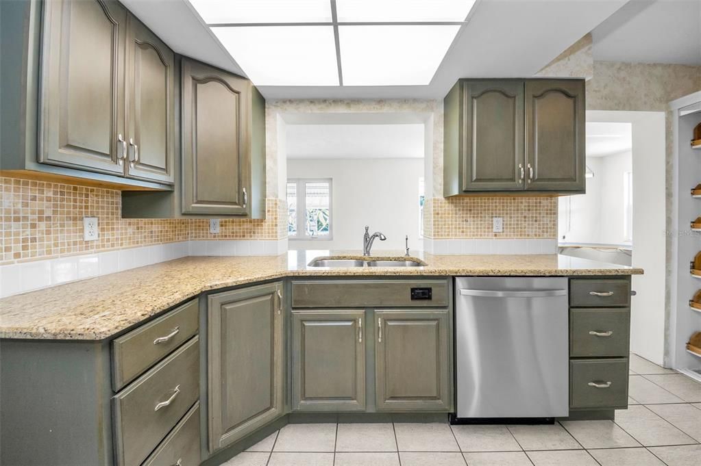 For Sale: $419,900 (2 beds, 2 baths, 1767 Square Feet)