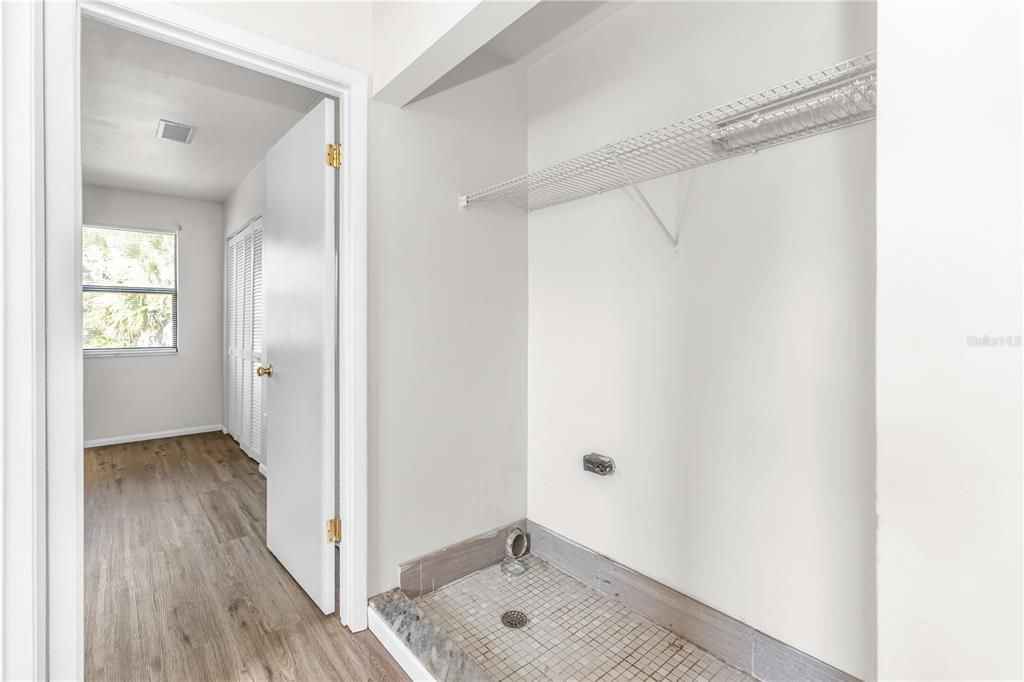 На продажу: $165,000 (2 спален, 1 ванн, 1132 Квадратных фут)