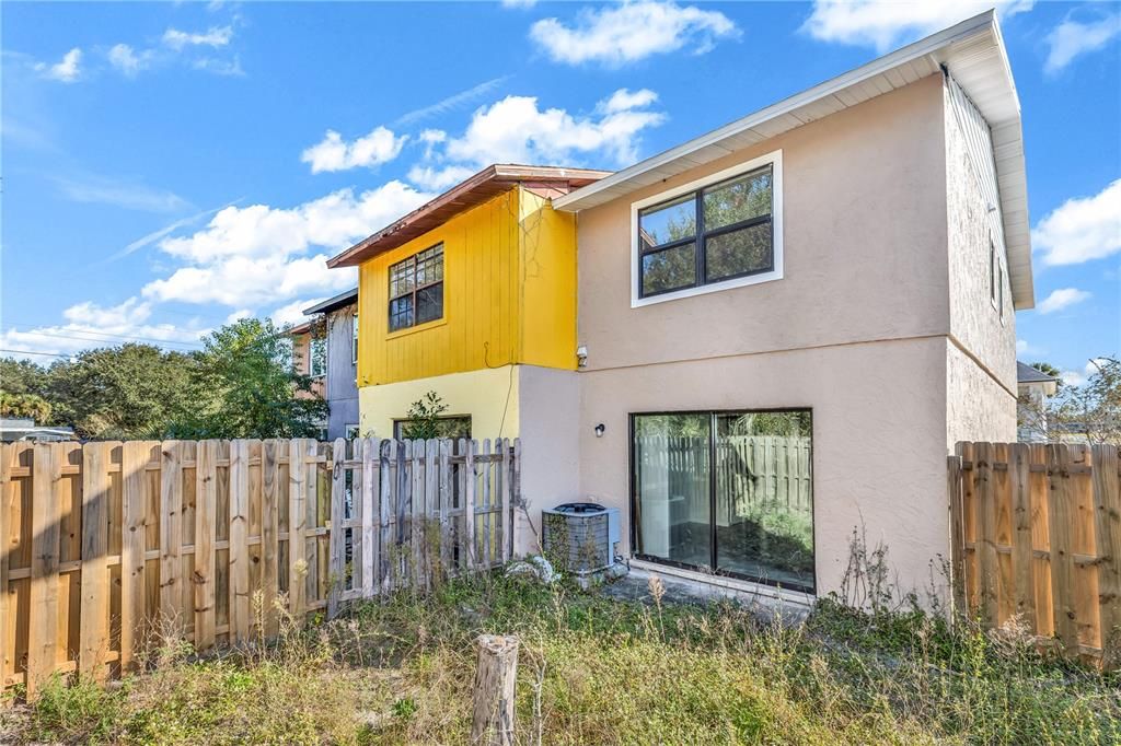 На продажу: $165,000 (2 спален, 1 ванн, 1132 Квадратных фут)