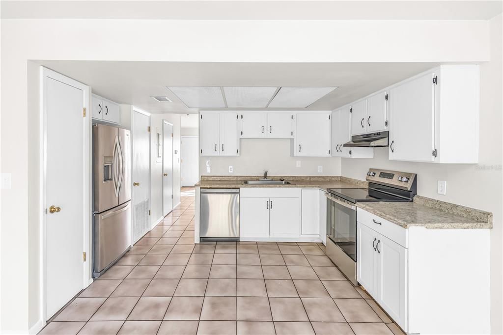 На продажу: $165,000 (2 спален, 1 ванн, 1132 Квадратных фут)