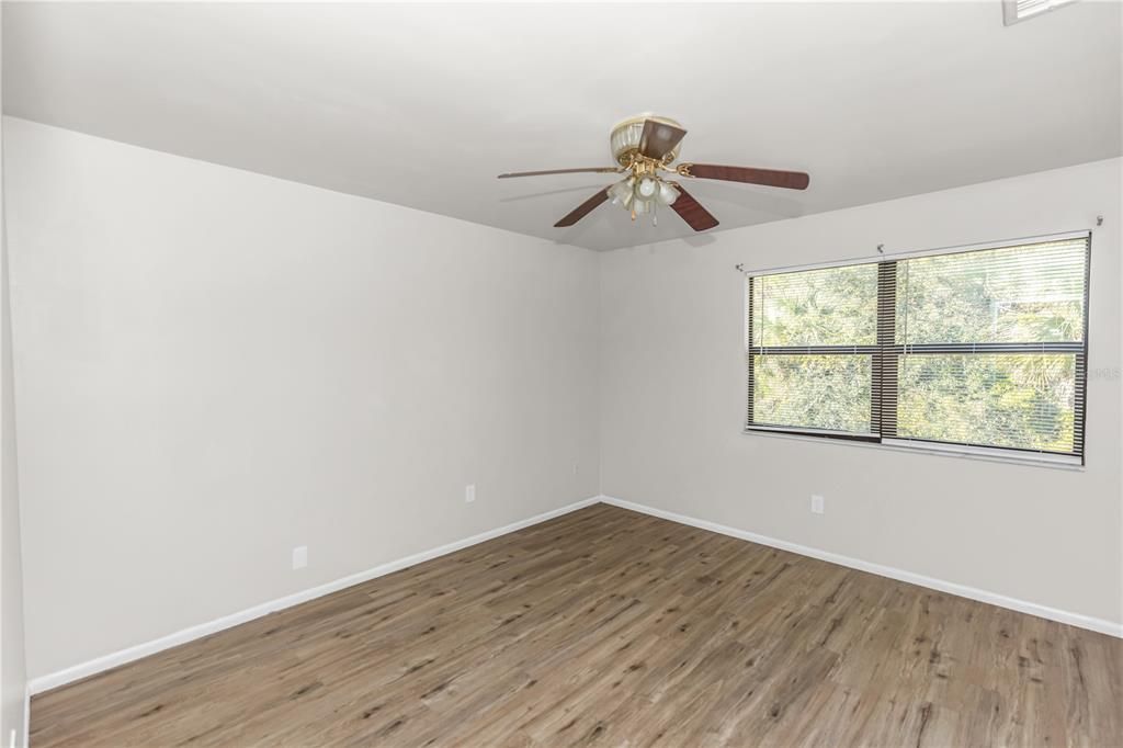 На продажу: $165,000 (2 спален, 1 ванн, 1132 Квадратных фут)