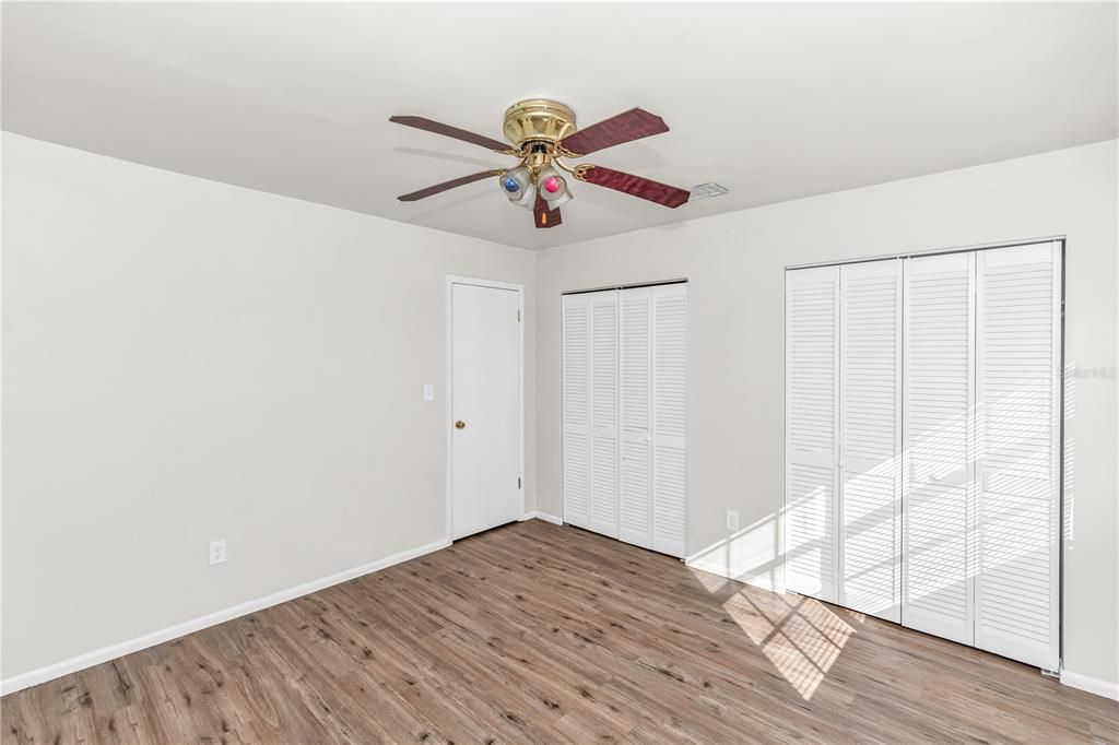 На продажу: $165,000 (2 спален, 1 ванн, 1132 Квадратных фут)