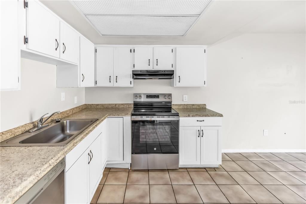 На продажу: $165,000 (2 спален, 1 ванн, 1132 Квадратных фут)