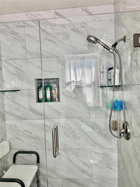 合同活跃: $299,900 (3 贝兹, 2 浴室, 1523 平方英尺)