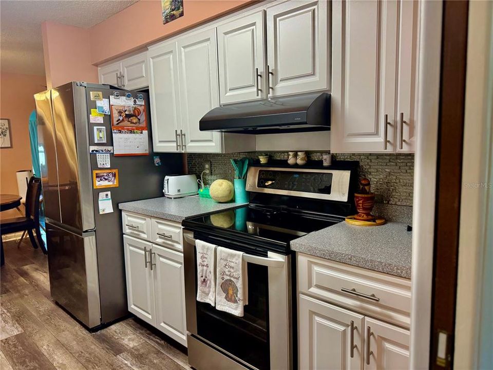 合同活跃: $299,900 (3 贝兹, 2 浴室, 1523 平方英尺)