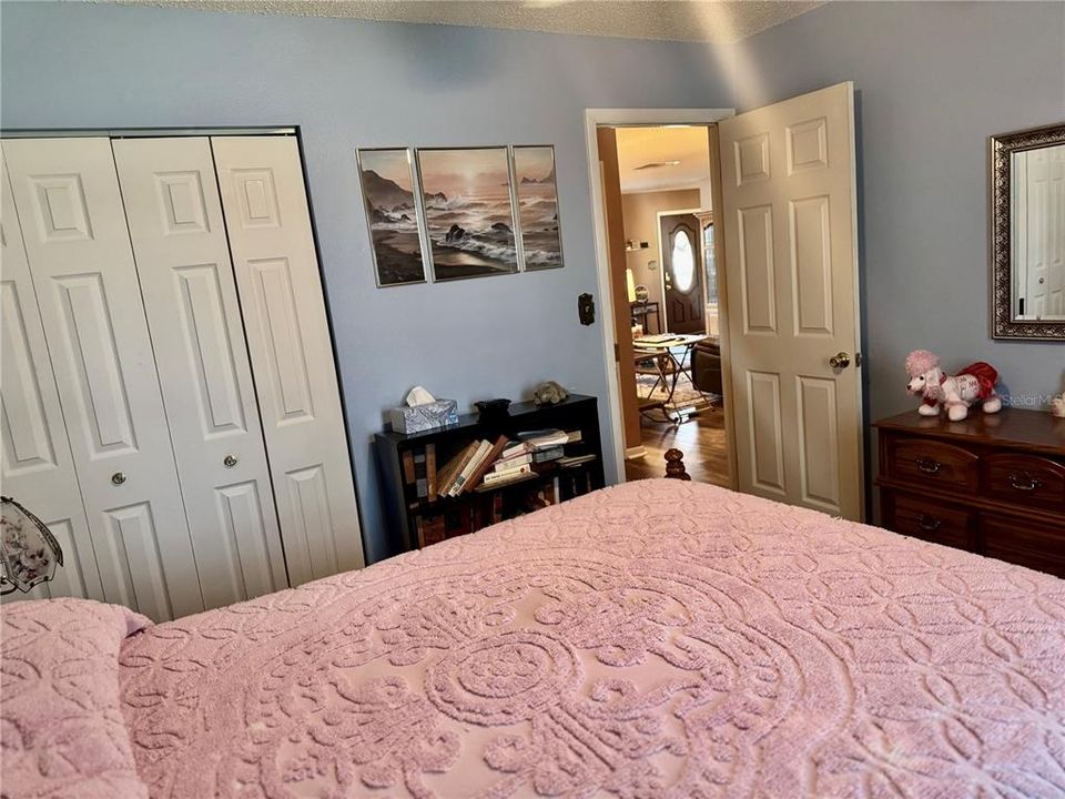 合同活跃: $299,900 (3 贝兹, 2 浴室, 1523 平方英尺)