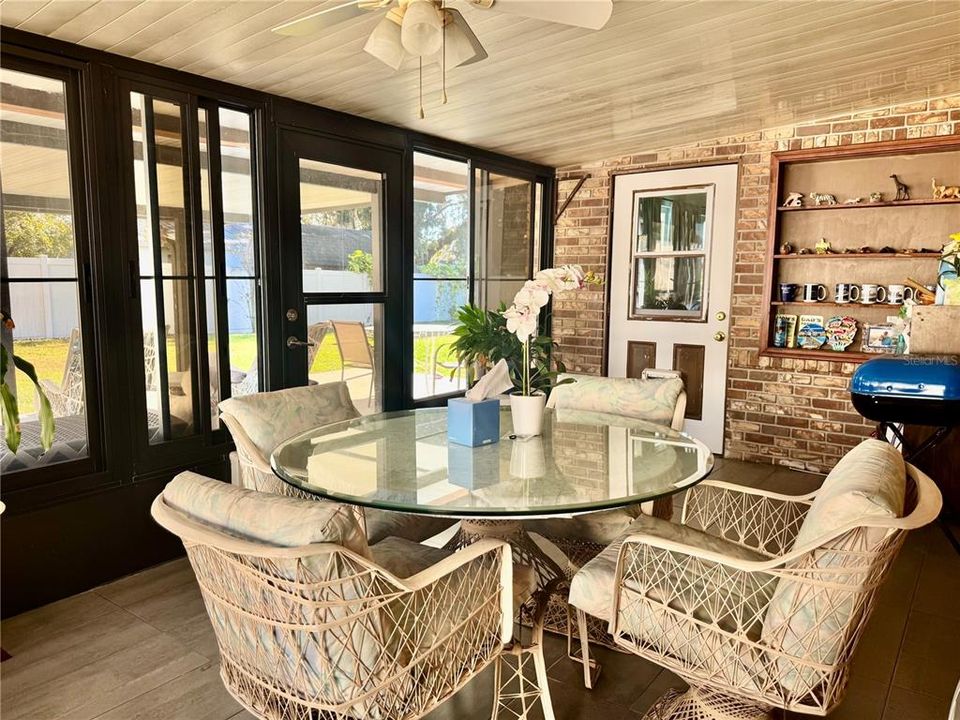 合同活跃: $299,900 (3 贝兹, 2 浴室, 1523 平方英尺)