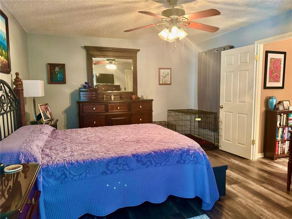 合同活跃: $299,900 (3 贝兹, 2 浴室, 1523 平方英尺)