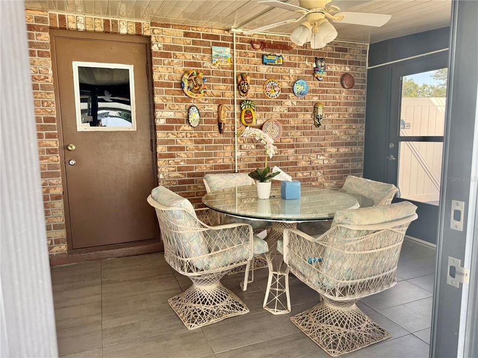 合同活跃: $299,900 (3 贝兹, 2 浴室, 1523 平方英尺)