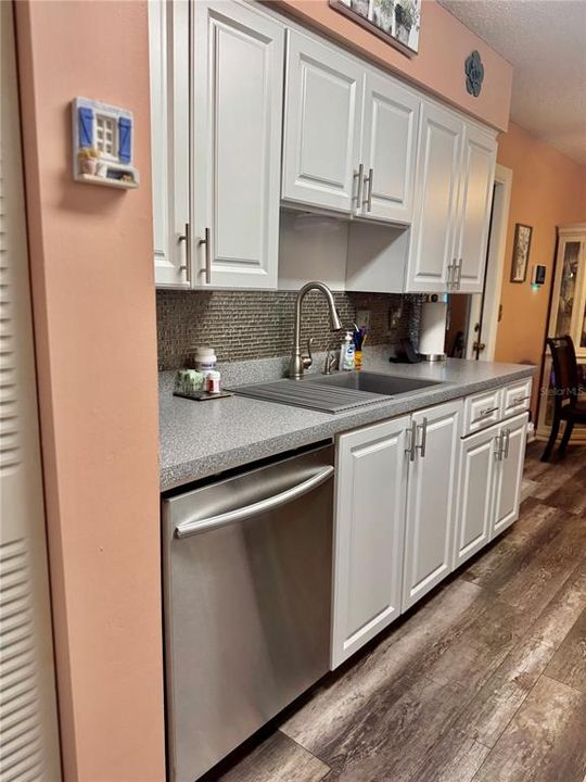 合同活跃: $299,900 (3 贝兹, 2 浴室, 1523 平方英尺)