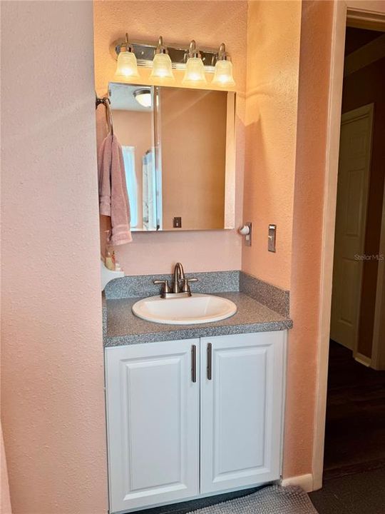 合同活跃: $299,900 (3 贝兹, 2 浴室, 1523 平方英尺)