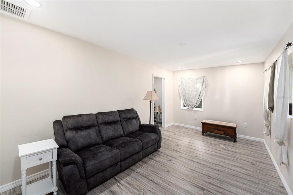 На продажу: $485,000 (3 спален, 2 ванн, 1812 Квадратных фут)