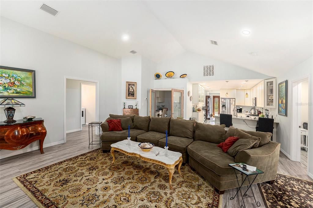 На продажу: $485,000 (3 спален, 2 ванн, 1812 Квадратных фут)