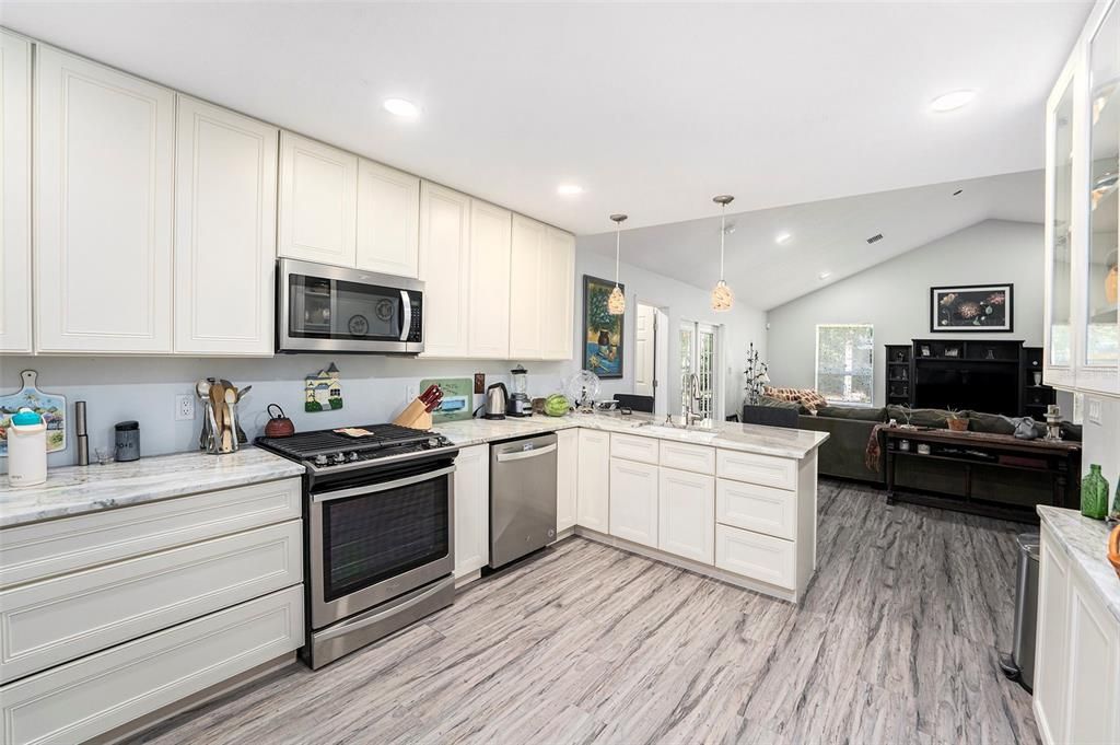 На продажу: $485,000 (3 спален, 2 ванн, 1812 Квадратных фут)