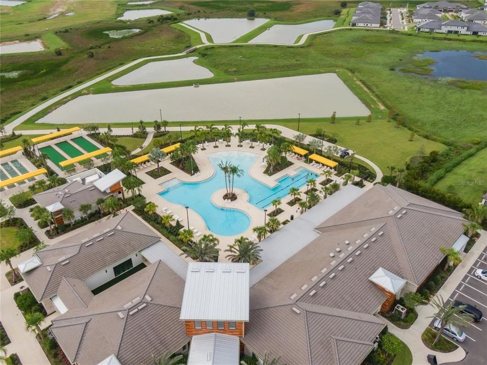 For Sale: $575,000 (3 beds, 2 baths, 2387 Square Feet)