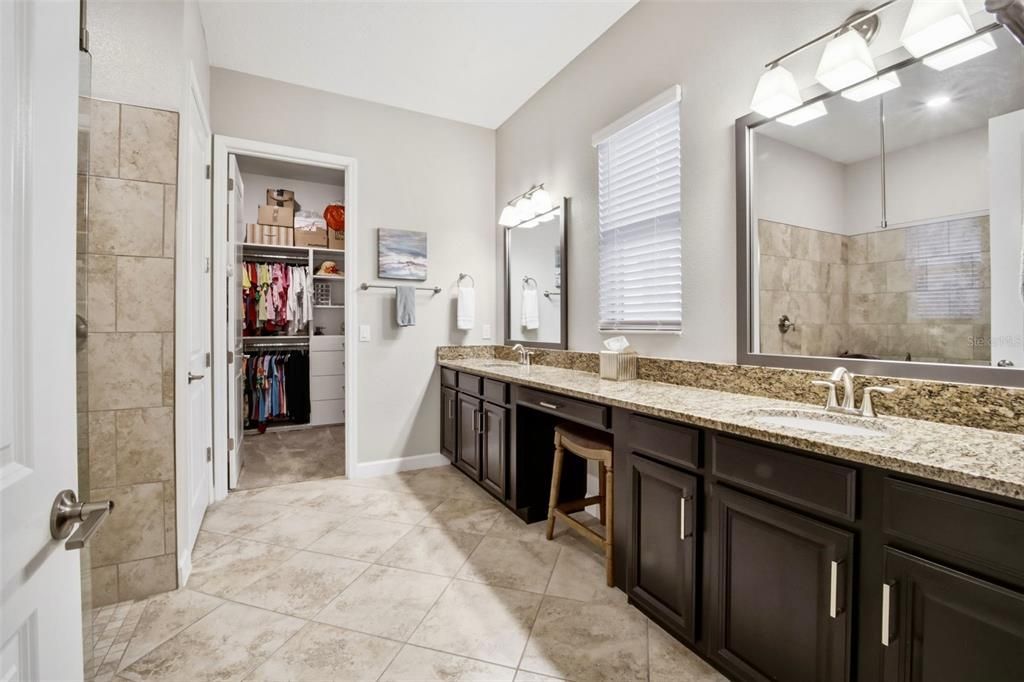 For Sale: $575,000 (3 beds, 2 baths, 2387 Square Feet)