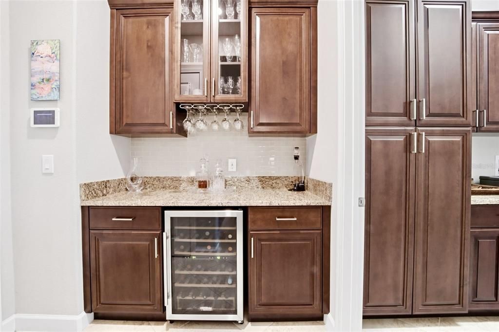 For Sale: $575,000 (3 beds, 2 baths, 2387 Square Feet)