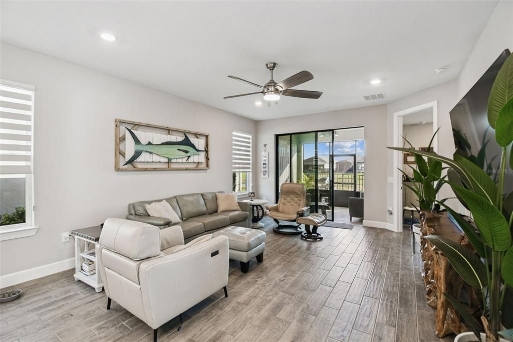 En Venta: $374,900 (3 camas, 2 baños, 1653 Pies cuadrados)