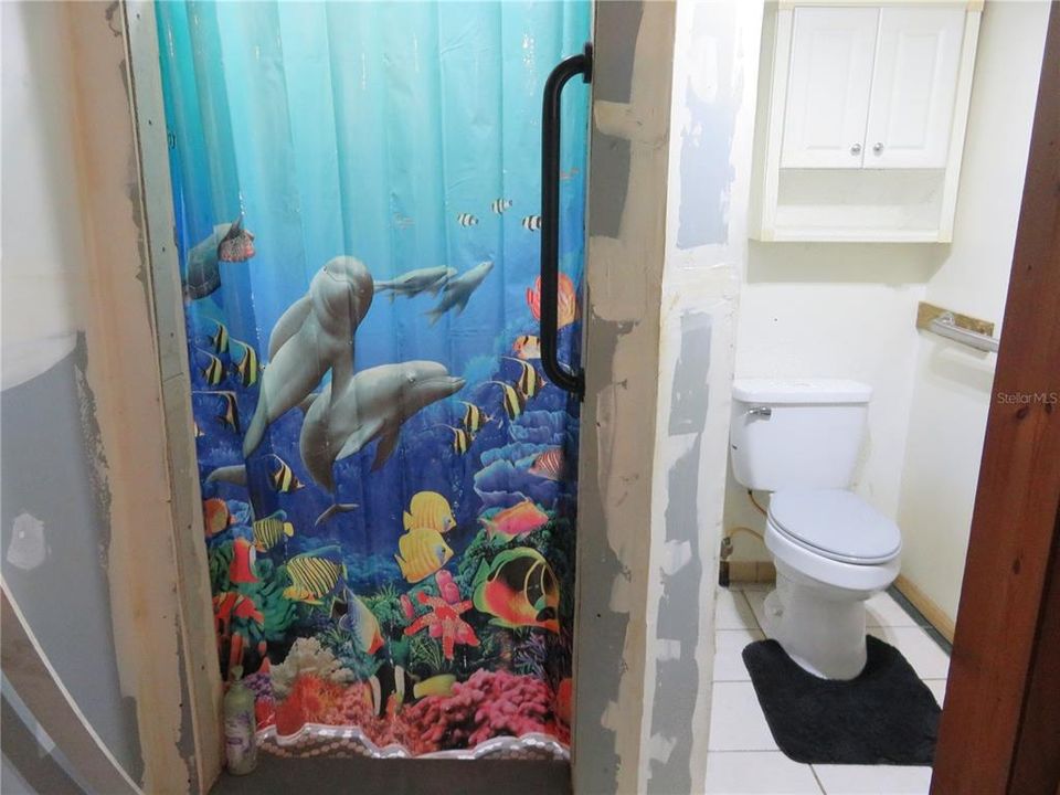 For Sale: $199,999 (2 beds, 1 baths, 864 Square Feet)