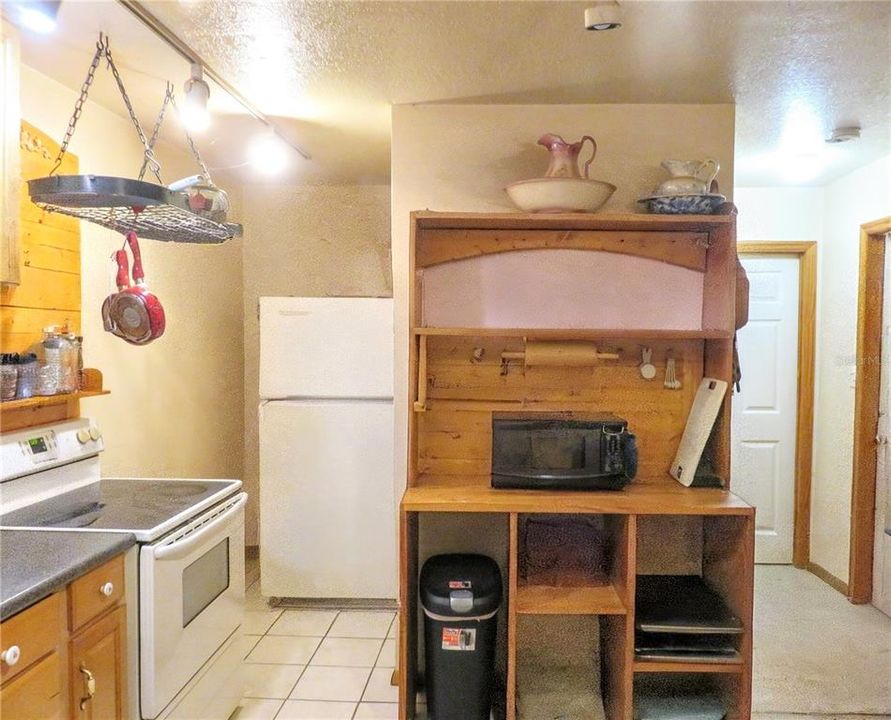 For Sale: $199,999 (2 beds, 1 baths, 864 Square Feet)