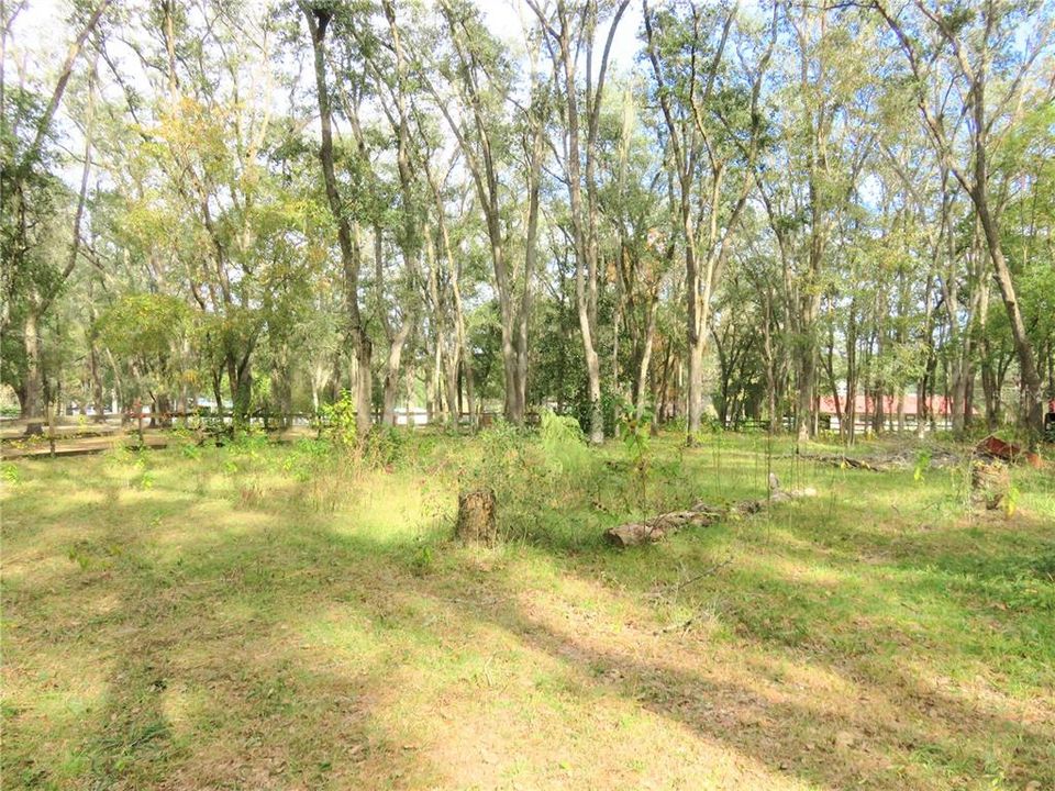 For Sale: $199,999 (2 beds, 1 baths, 864 Square Feet)