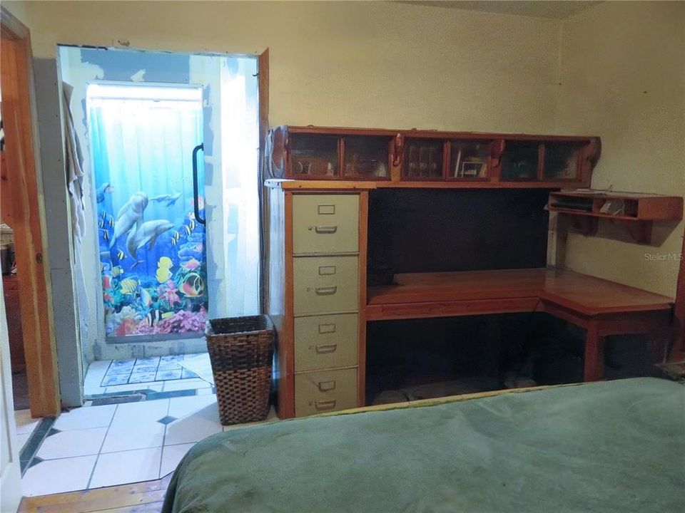 For Sale: $199,999 (2 beds, 1 baths, 864 Square Feet)