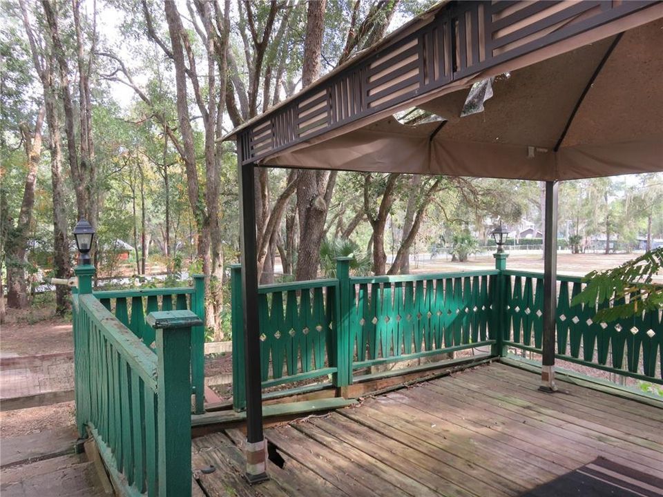 For Sale: $199,999 (2 beds, 1 baths, 864 Square Feet)