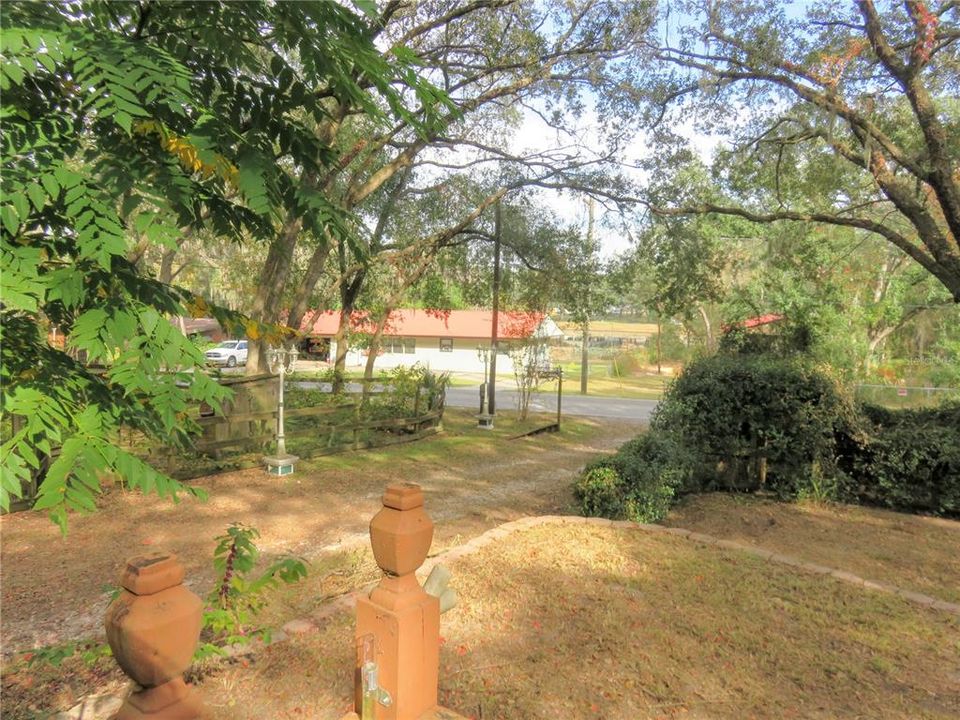 For Sale: $199,999 (2 beds, 1 baths, 864 Square Feet)