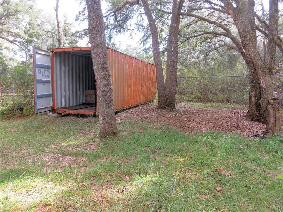 For Sale: $199,999 (2 beds, 1 baths, 864 Square Feet)