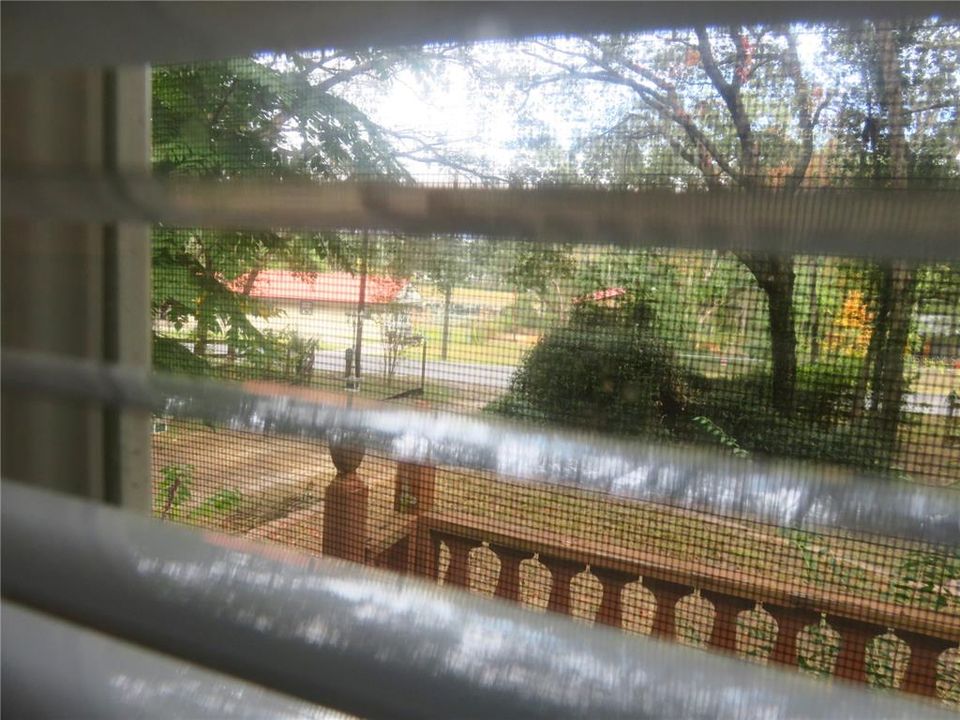 For Sale: $199,999 (2 beds, 1 baths, 864 Square Feet)